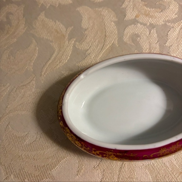 Porcelain Impereria Lamoges Made in France Decor Courting Couple 22K Trinket Box - Picture 3 of 4